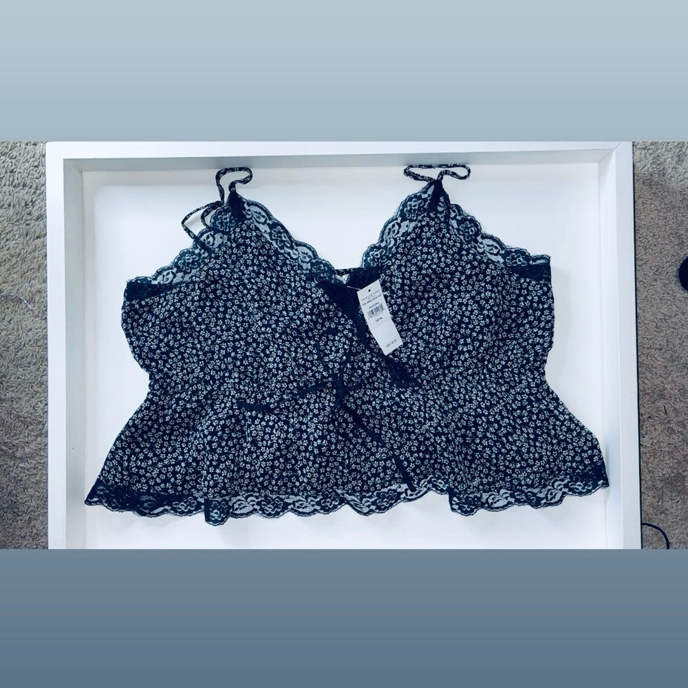 NWT American Eagle Outfitters Navy Floral Lace Top